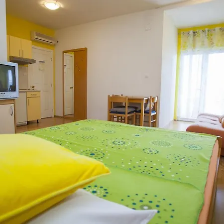 Apartments Makarska شقة *